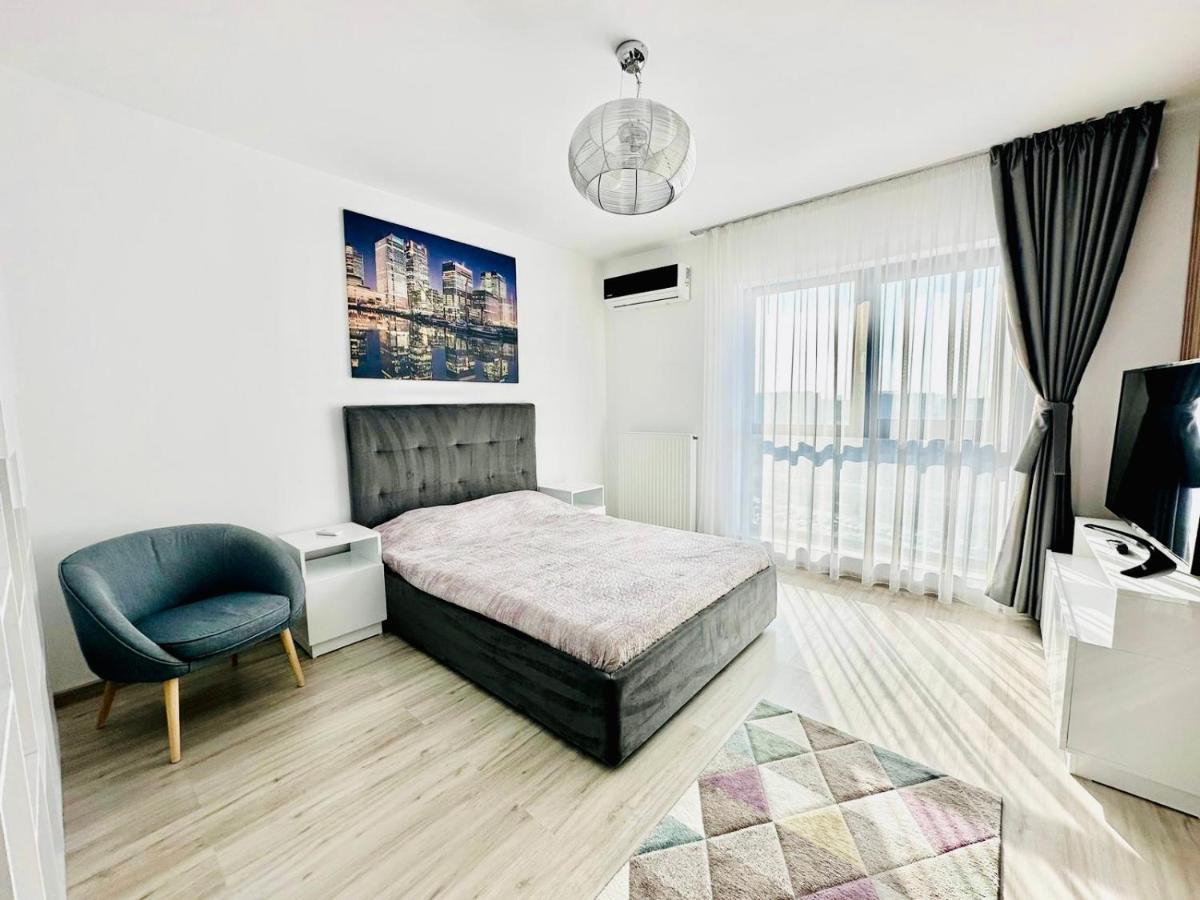 At The Top Plaza Studio Букурещ Екстериор снимка